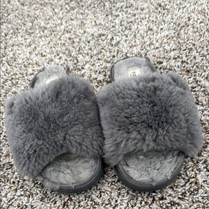 Plush Gray Women's Fuzzy Mules
